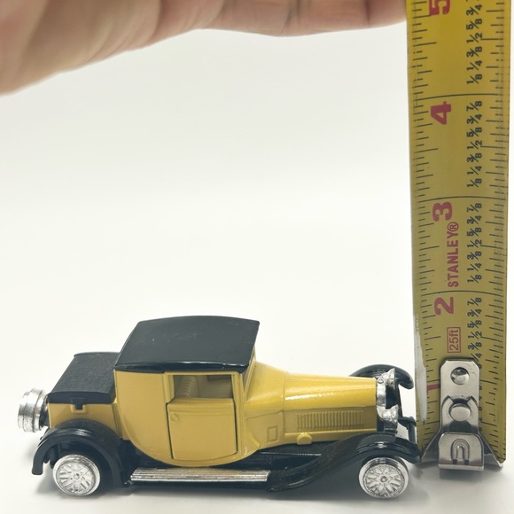 🟡⚫️Vintage Automobile Toy.